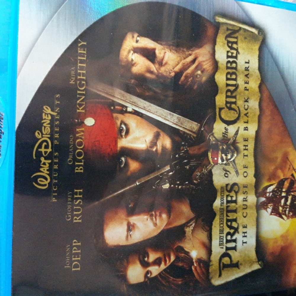 Pirates of the Caribbean curse of black Pearl Blu Ray 2 dvd set (SKU AB 7}